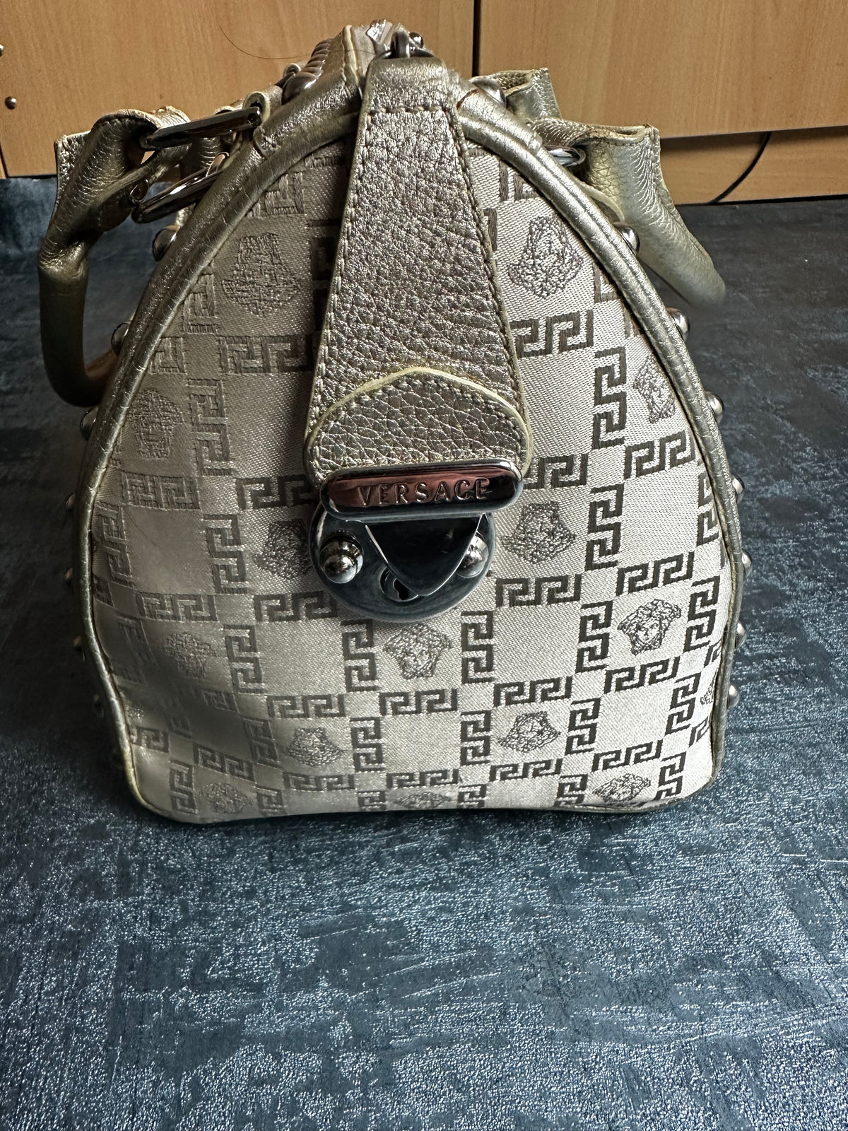 Versace Handtasche Silber Gold