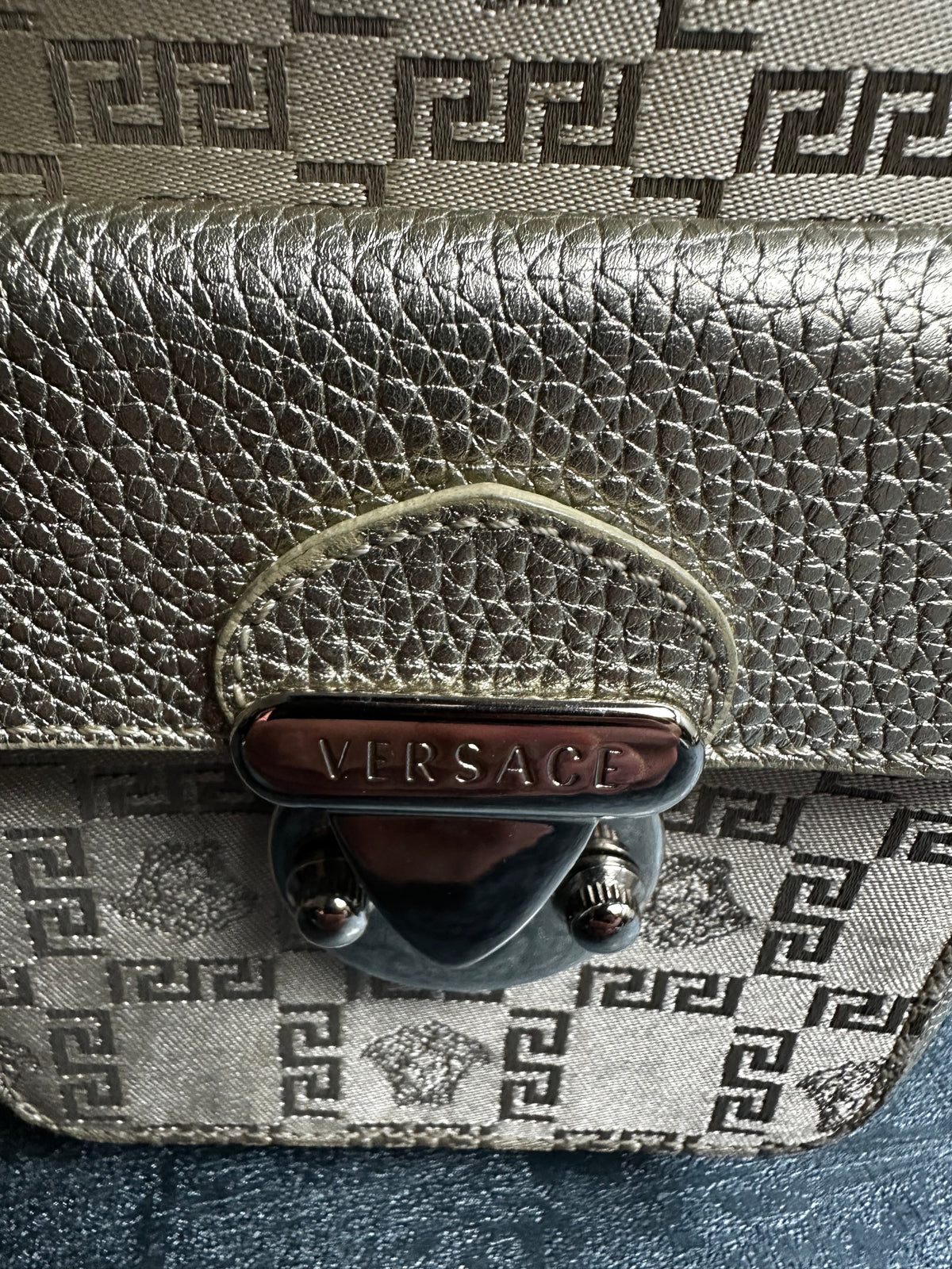 Versace Handtasche Silber Gold