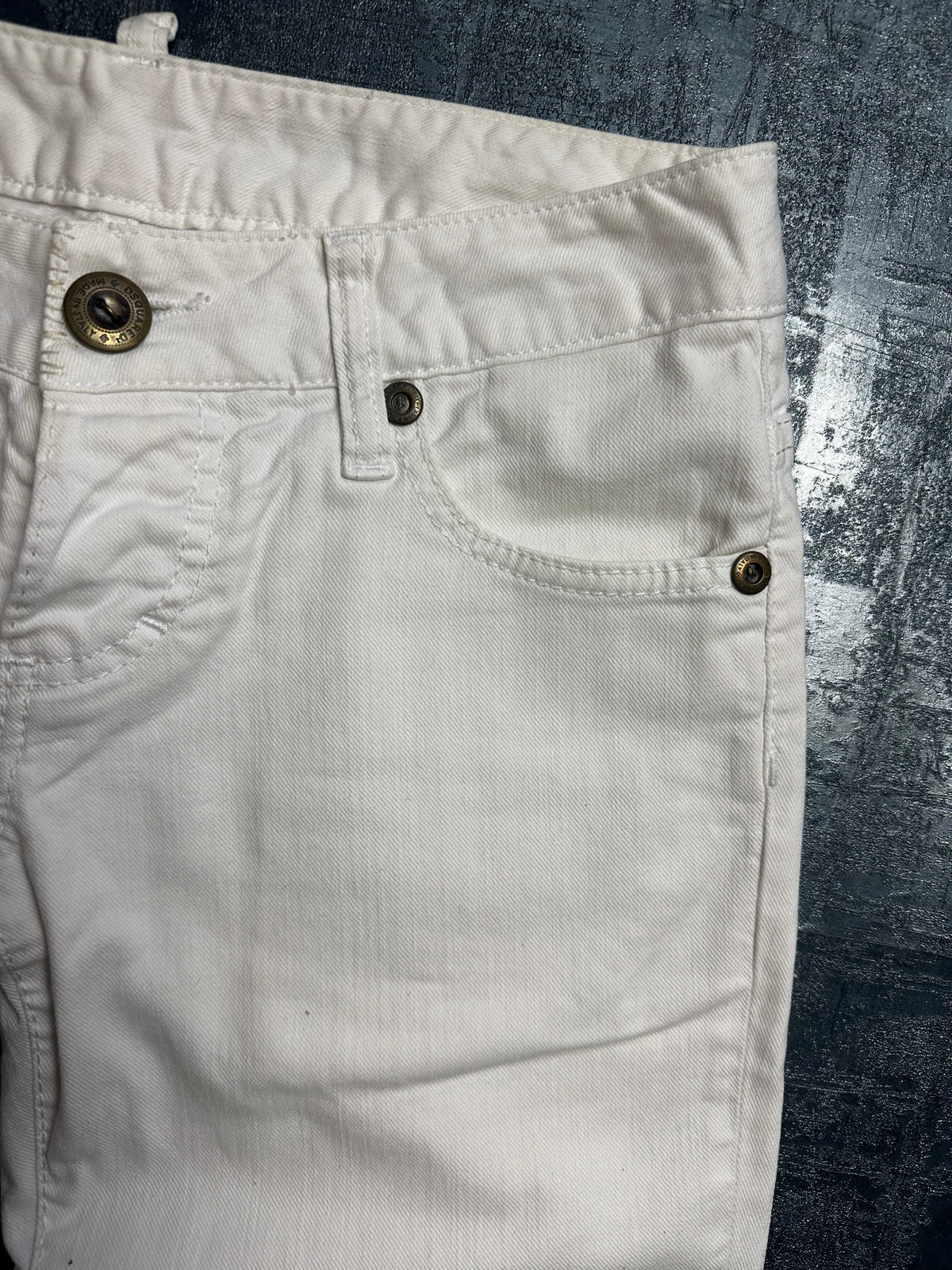 Dsqaured2 Straight Fit Jeans (M WOMEN)