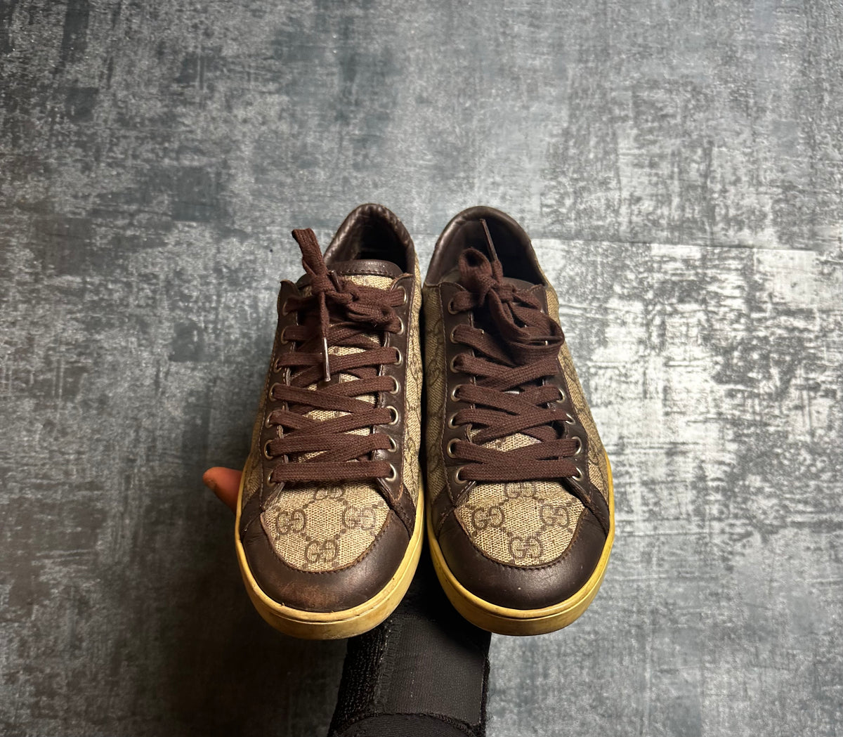 Gucci Low Top Sneaker (37 WOMEN)