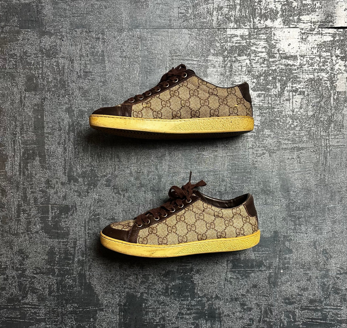 Gucci Low Top Sneaker (37 WOMEN)
