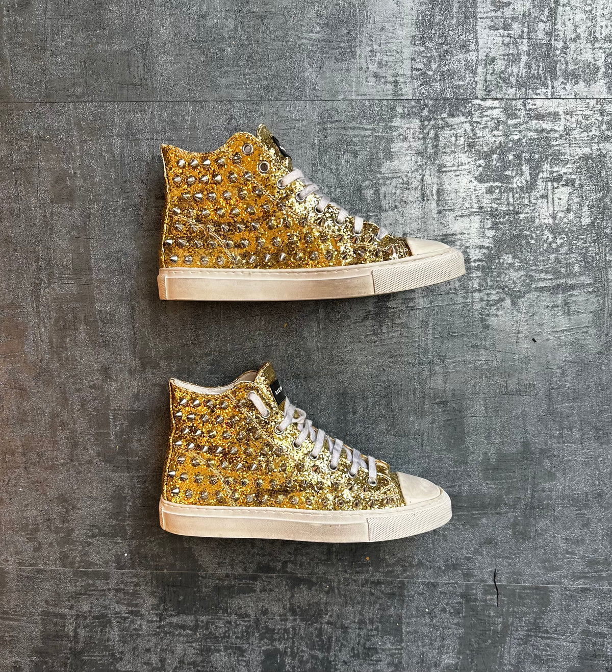Metal Gienchi Spike Sneaker (38 WOMEN)