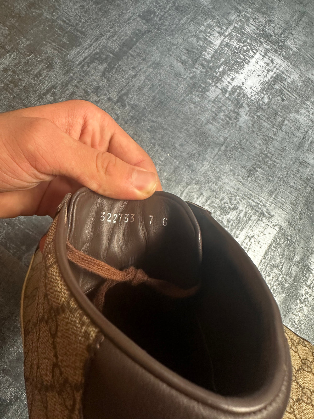 Gucci Monogram Sneaker (40 MEN)