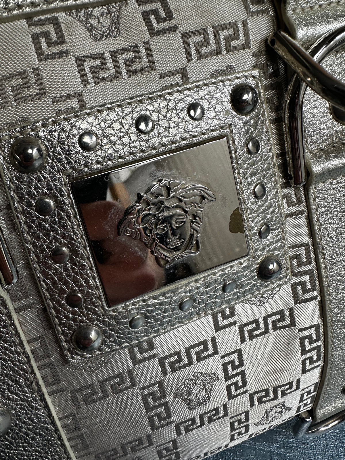 Versace Handtasche Silber Gold
