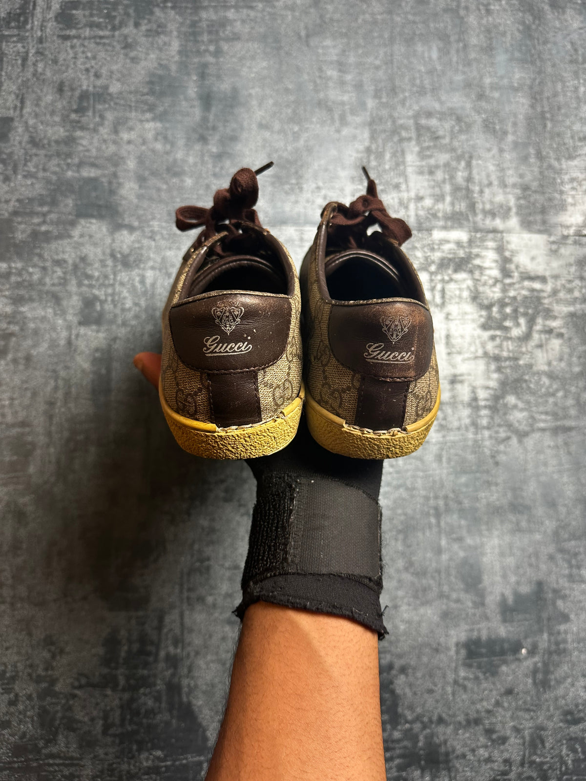 Gucci Low Top Sneaker (37 WOMEN)