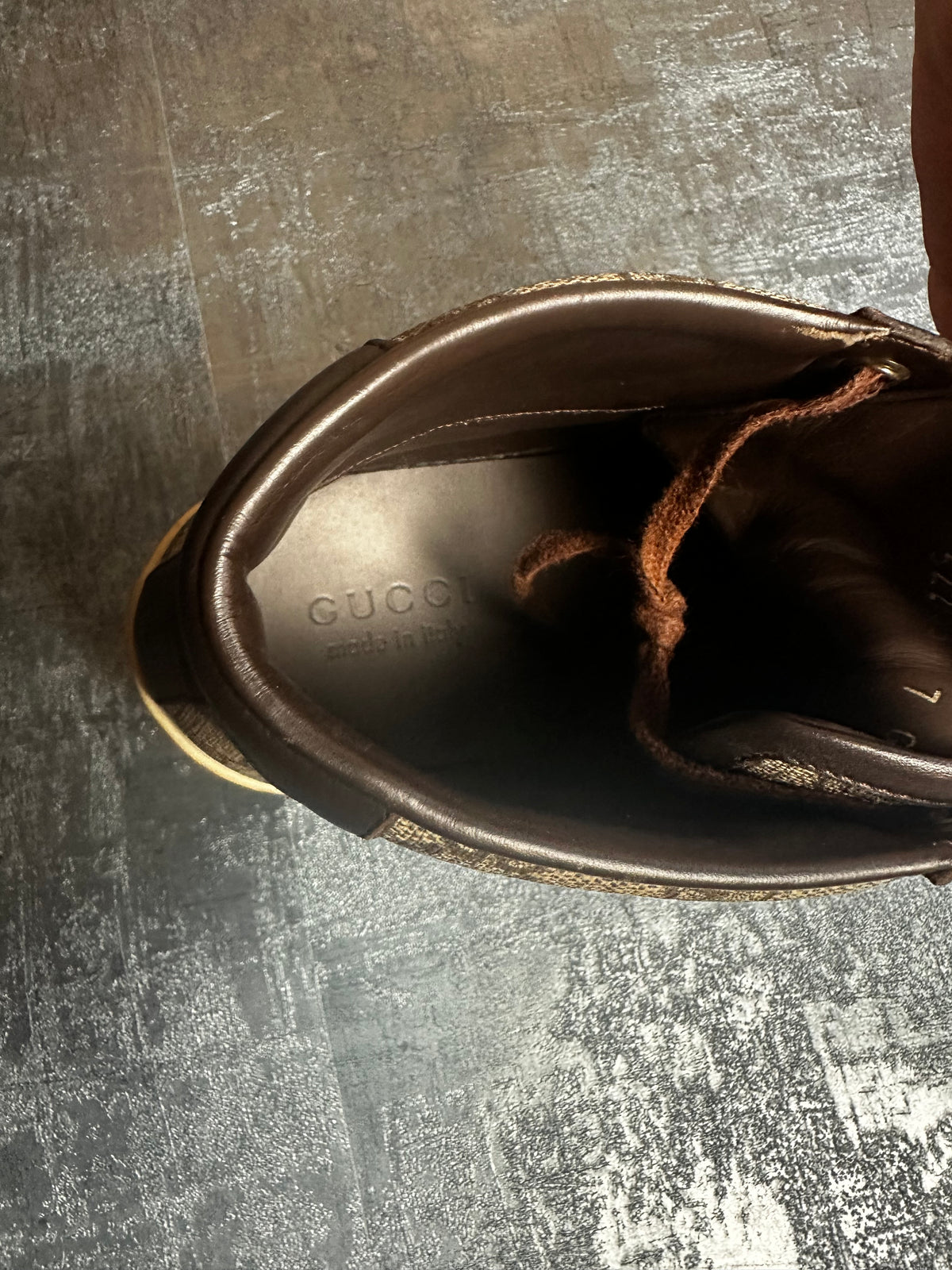 Gucci Monogram Sneaker (40 MEN)