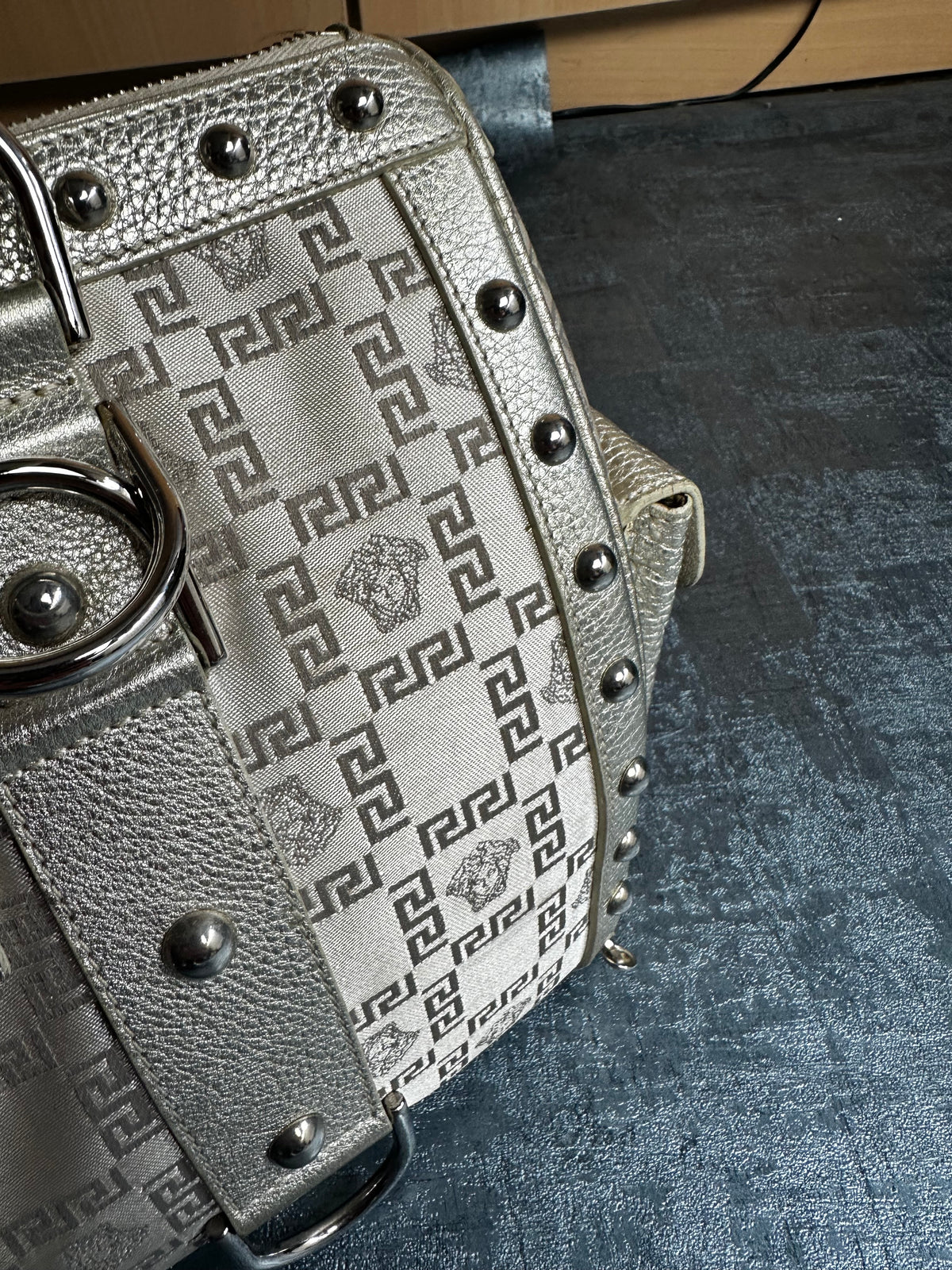 Versace Handtasche Silber Gold