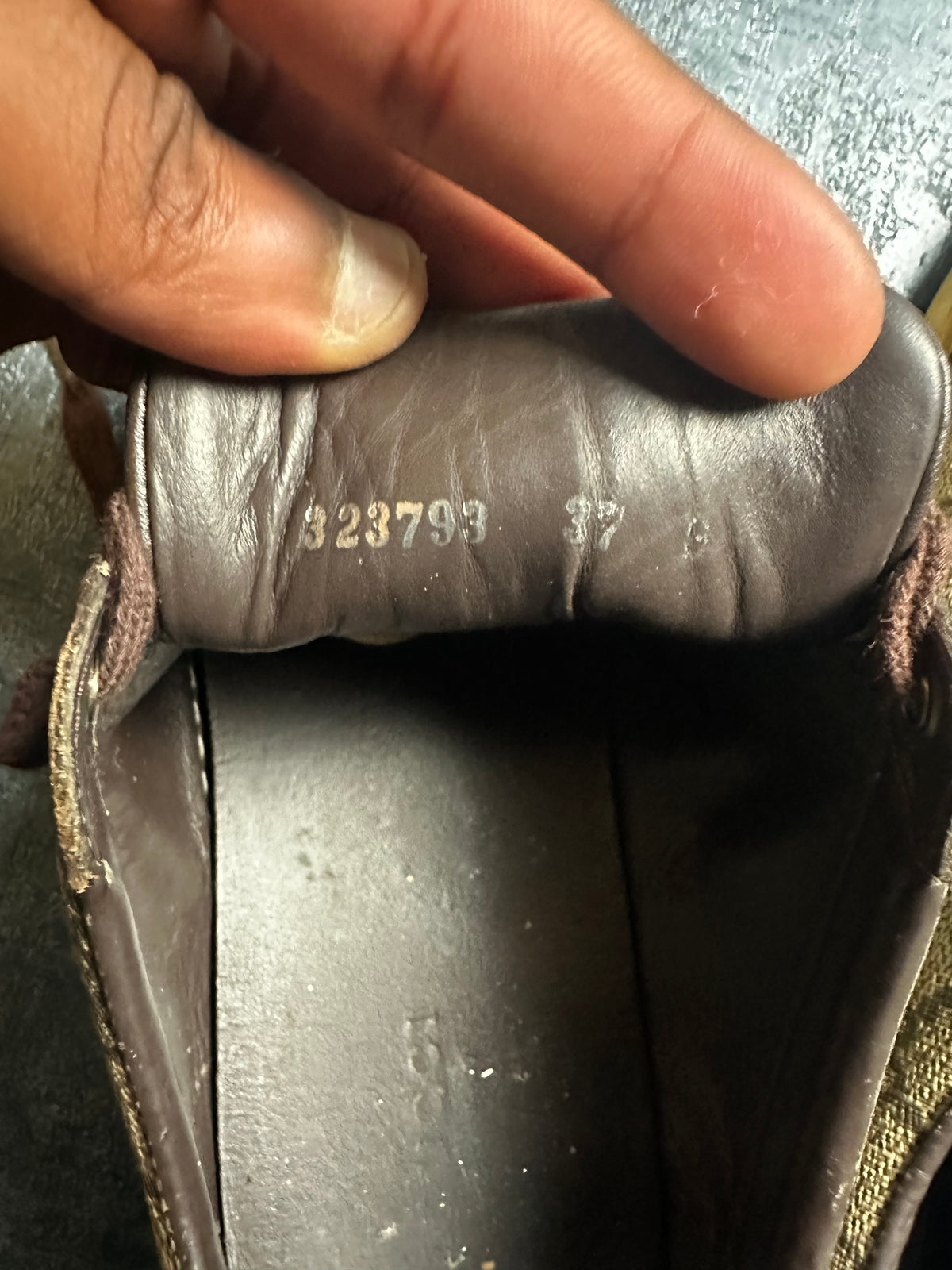 Gucci Low Top Sneaker (37 WOMEN)